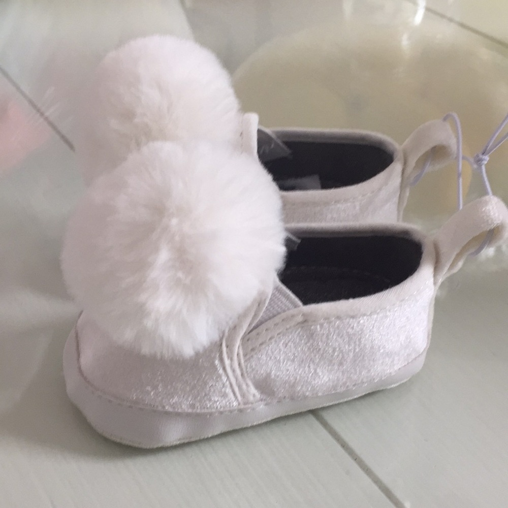 Pompon sneakers